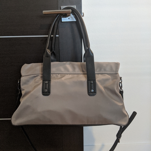 Fabletics Weekend/Duffle Bag - Picture 2 of 6